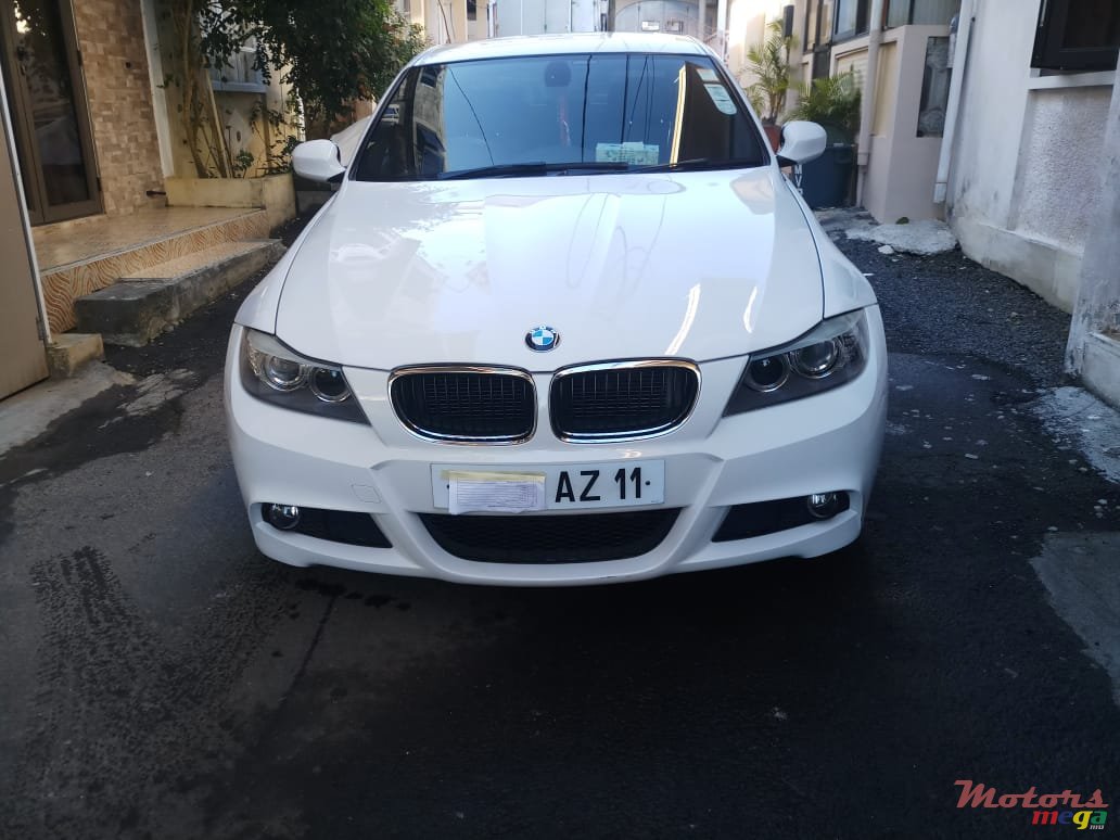 2011' BMW 3 Series Semi Sport photo #7