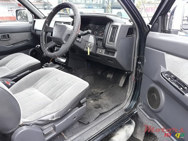 1993' Nissan 4x4 photo #6