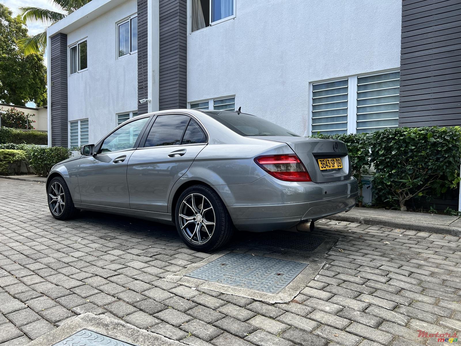 2009' Mercedes-Benz photo #2