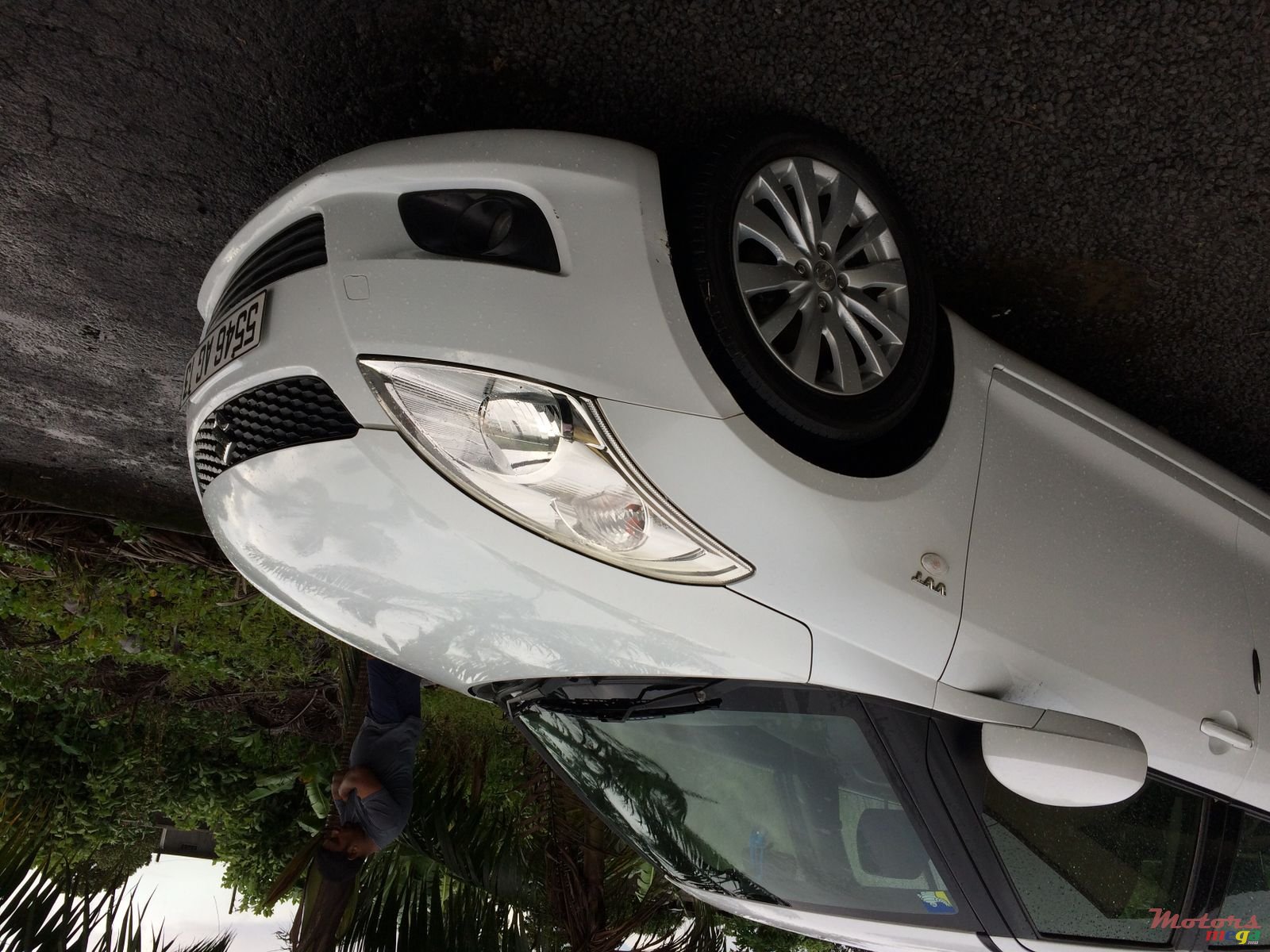 2013' Suzuki Swift photo #2