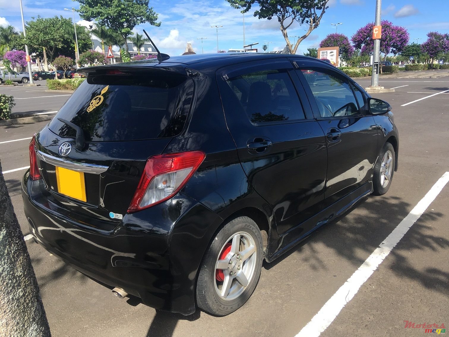 2012' Toyota Vitz photo #4