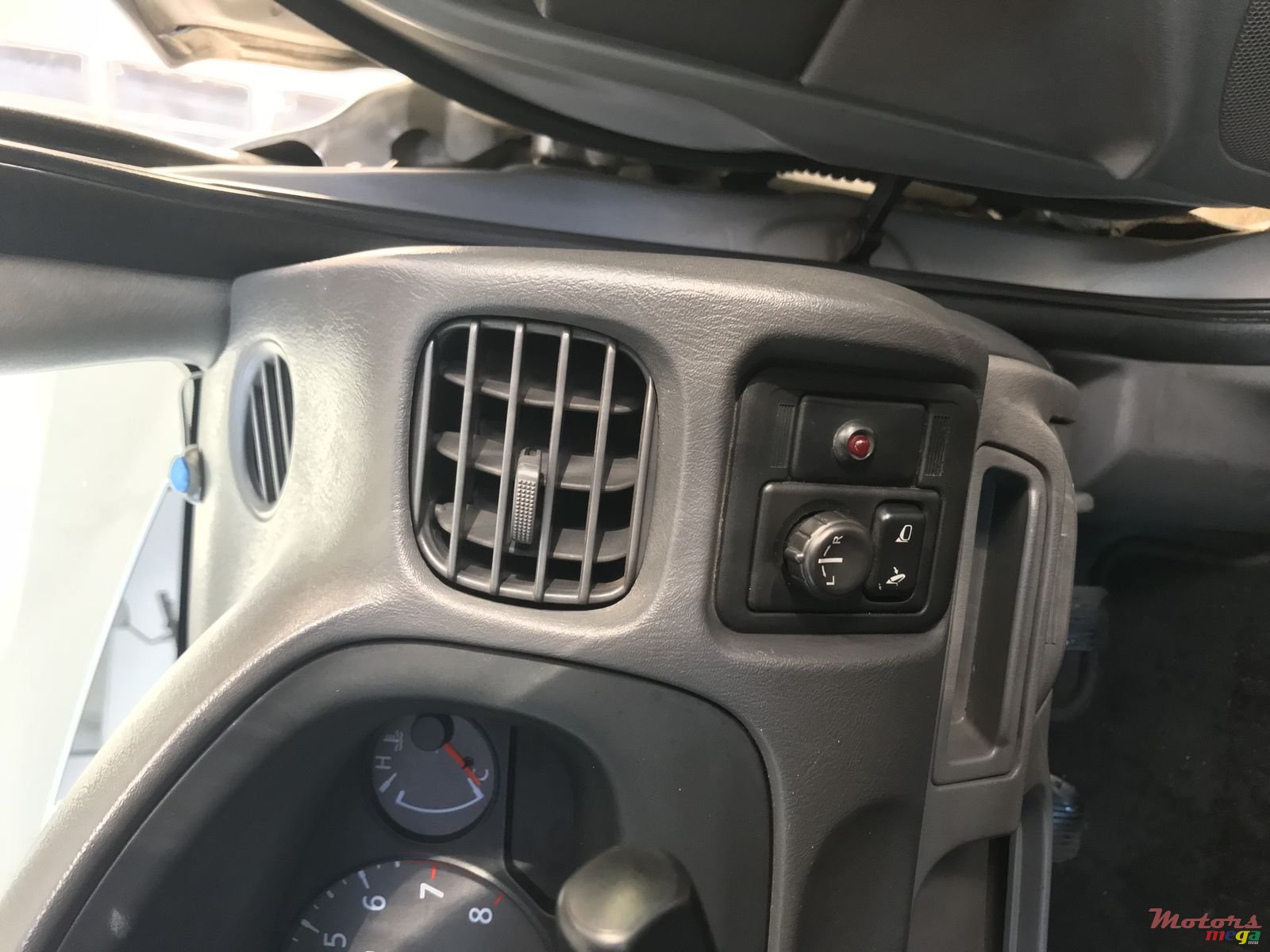 2001' Nissan Sunny photo #6