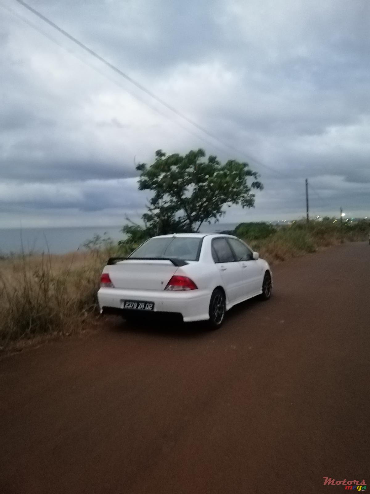 2002' Mitsubishi Lancer photo #1