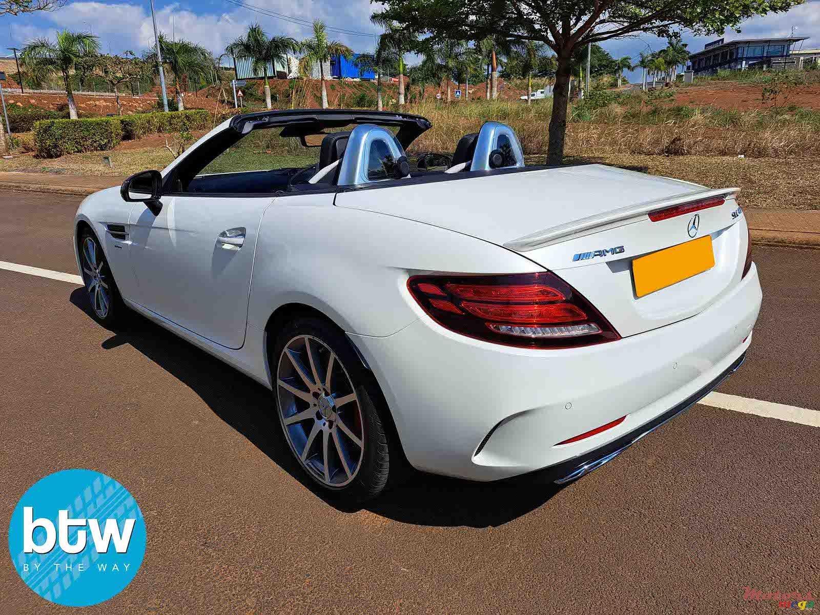 2017' Mercedes-Benz SL-Class photo #3