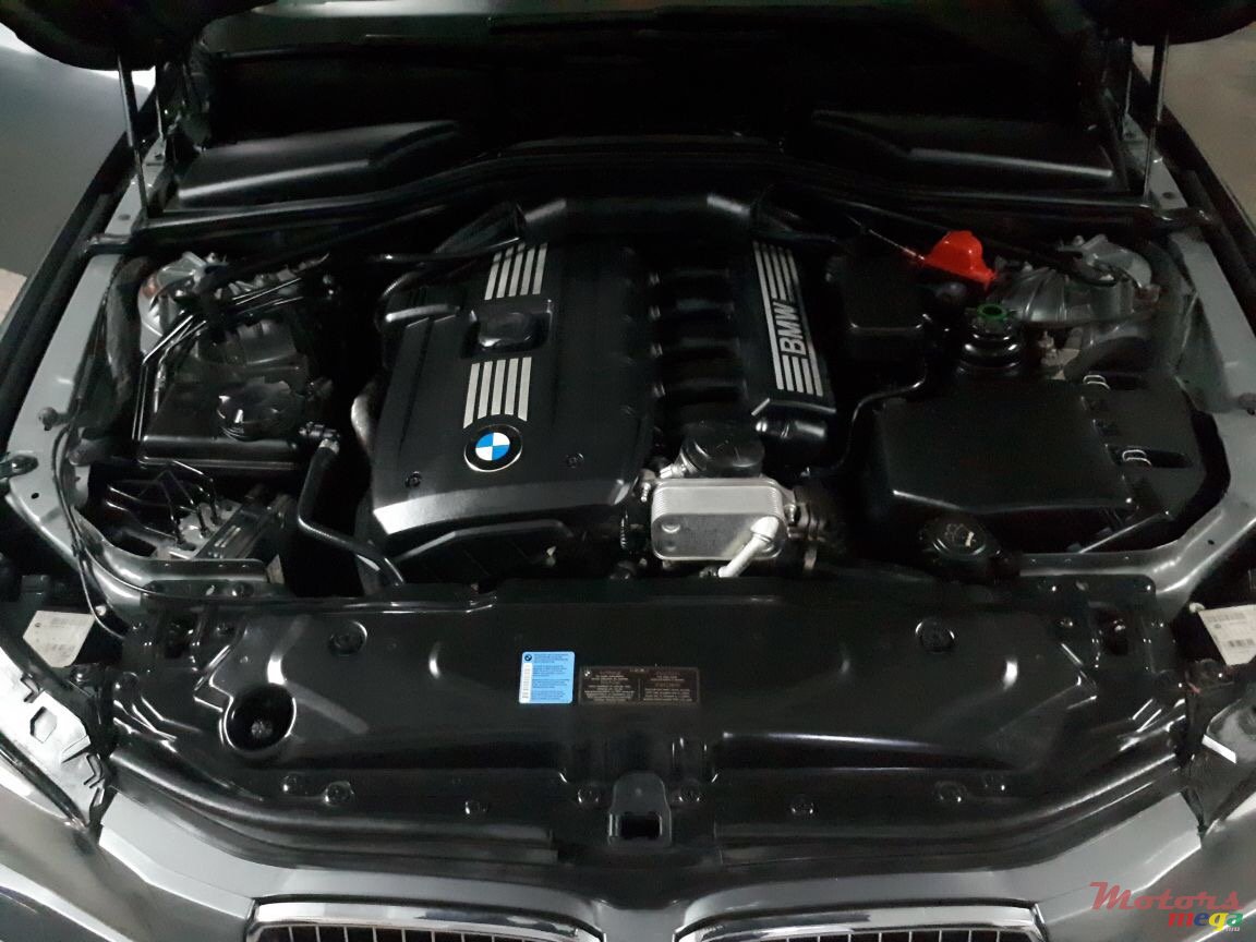 2009' BMW 523 photo #2