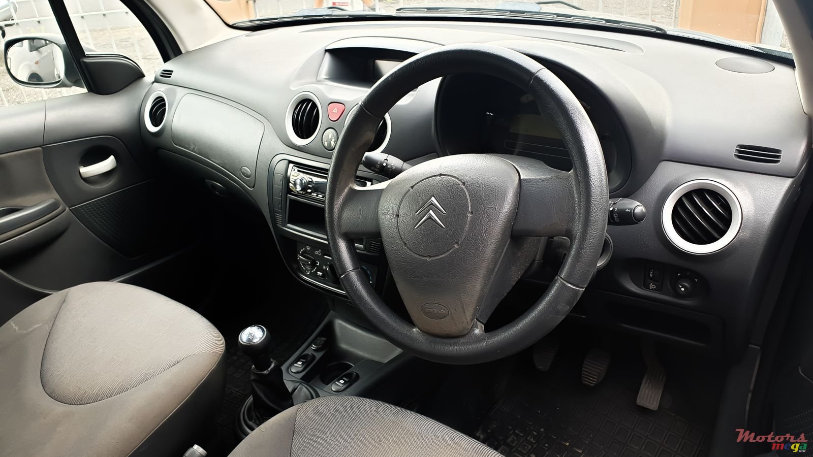 2010' Citroen C3 photo #3