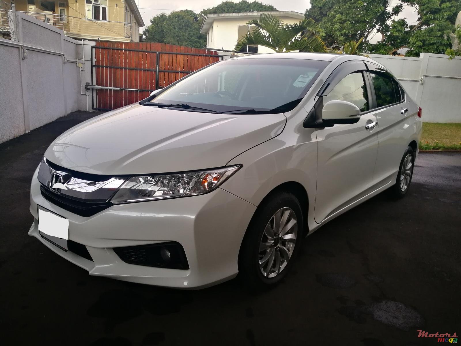 2015' Honda Grace photo #4