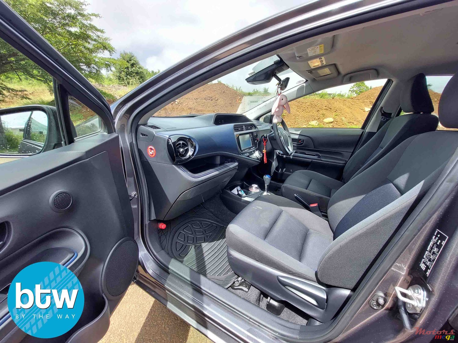 2016' Toyota Aqua photo #4