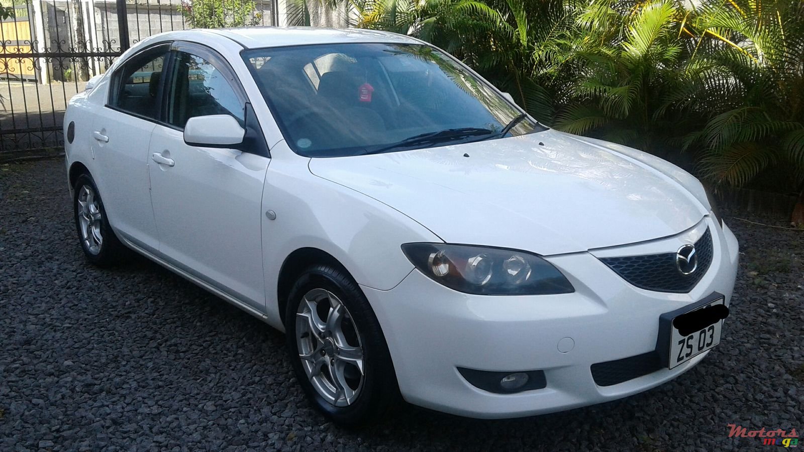 2003' Mazda Axela photo #2