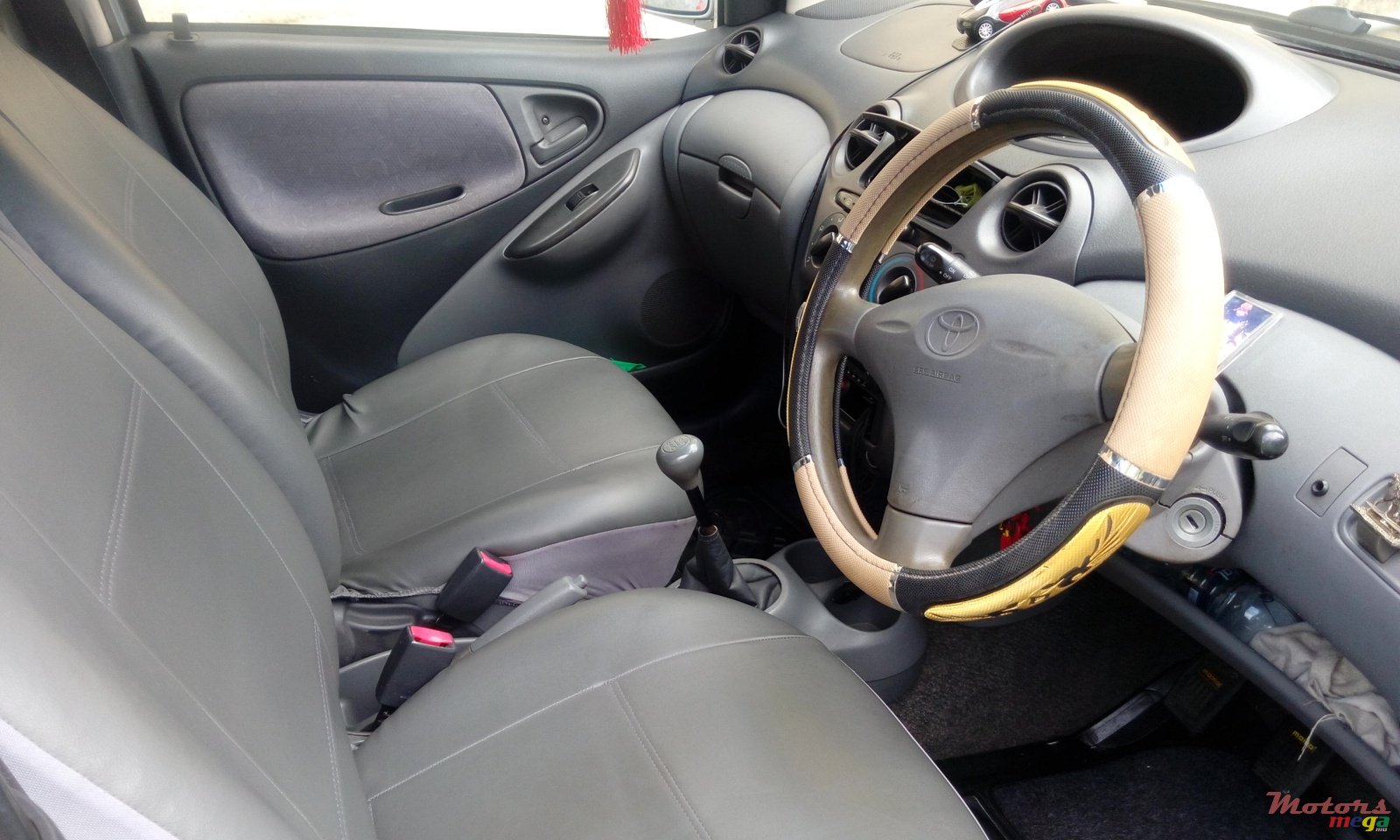 1999' Toyota Vitz photo #2