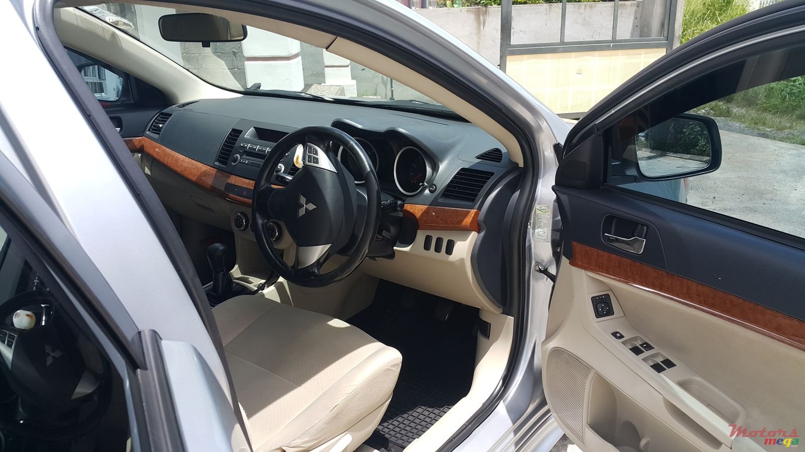 2011' Mitsubishi Lancer X Original photo #3