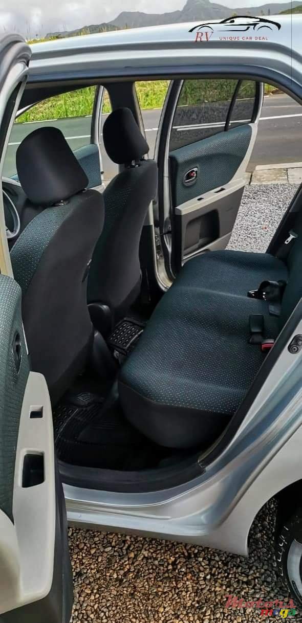 2006' Toyota Vitz photo #5