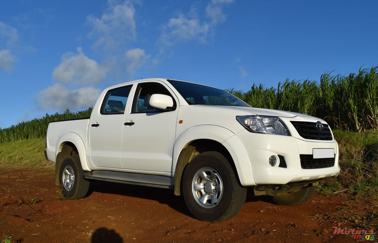 2014' Toyota Hilux photo #2