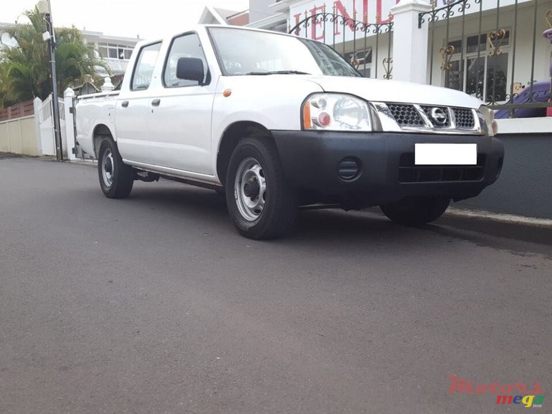 2009' Nissan Navara photo #2