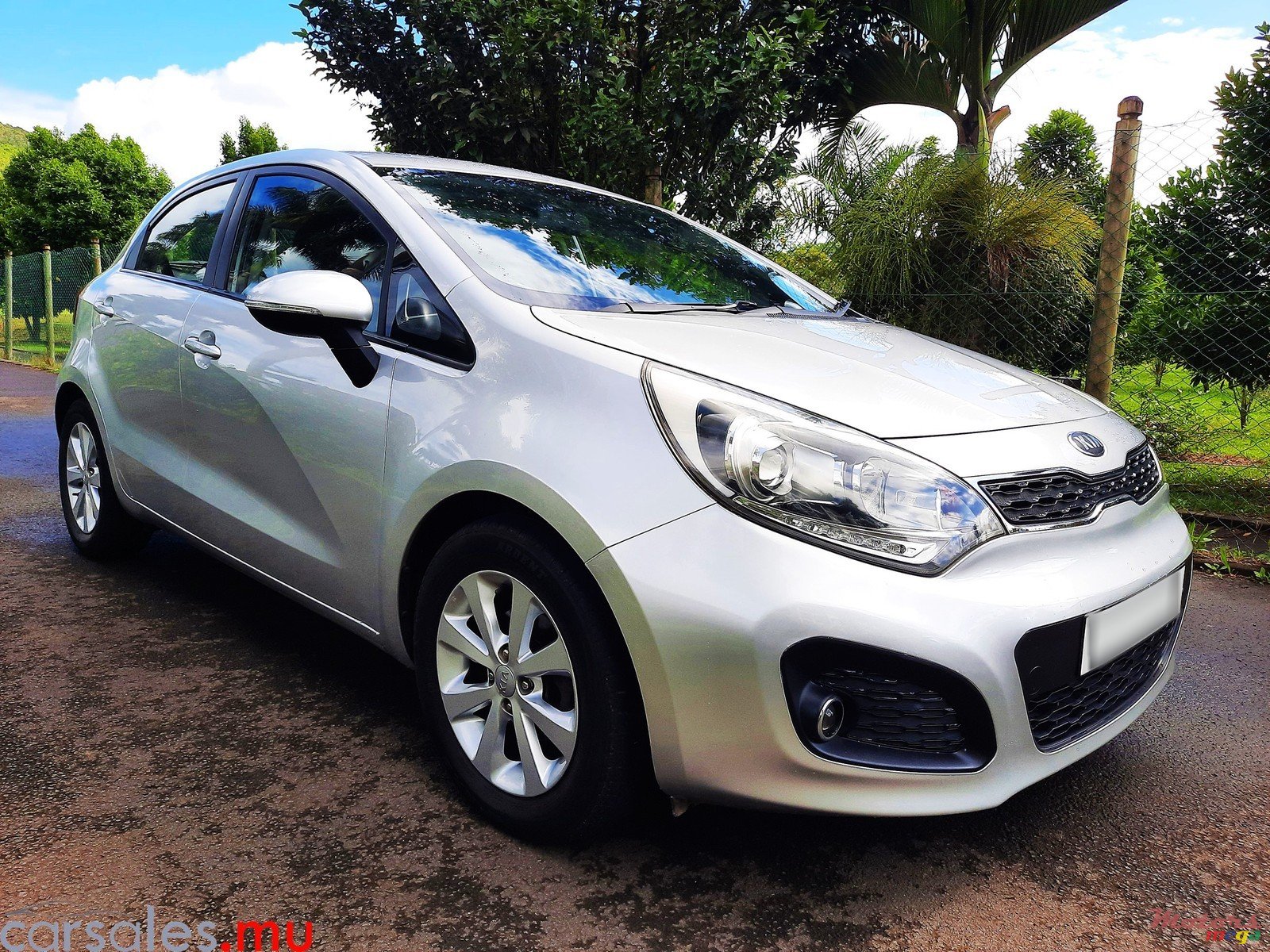 2013' Kia Rio 1.2 Hatchback photo #1