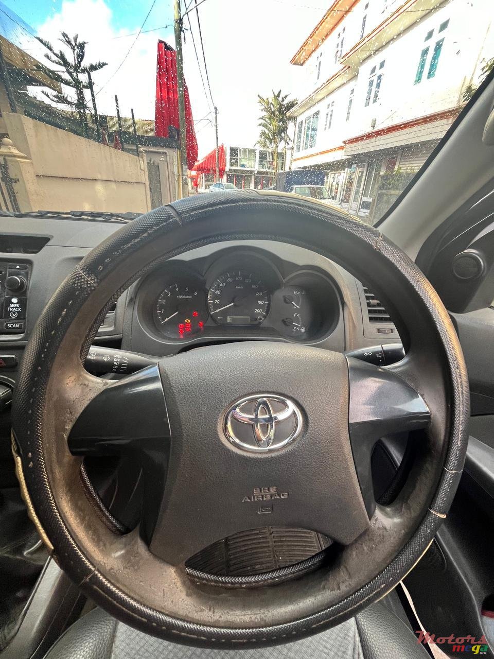 2013' Toyota Hilux photo #5