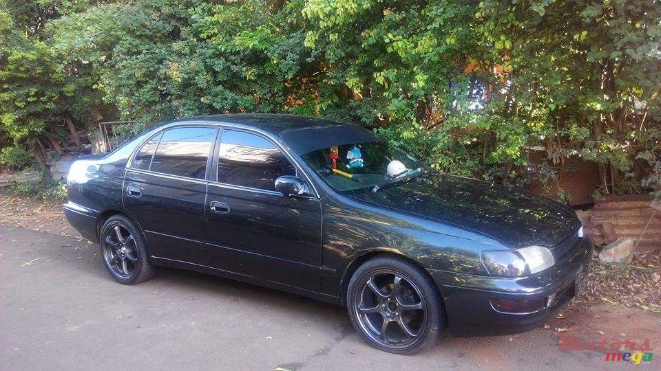 1995' Toyota Corona oui photo #1