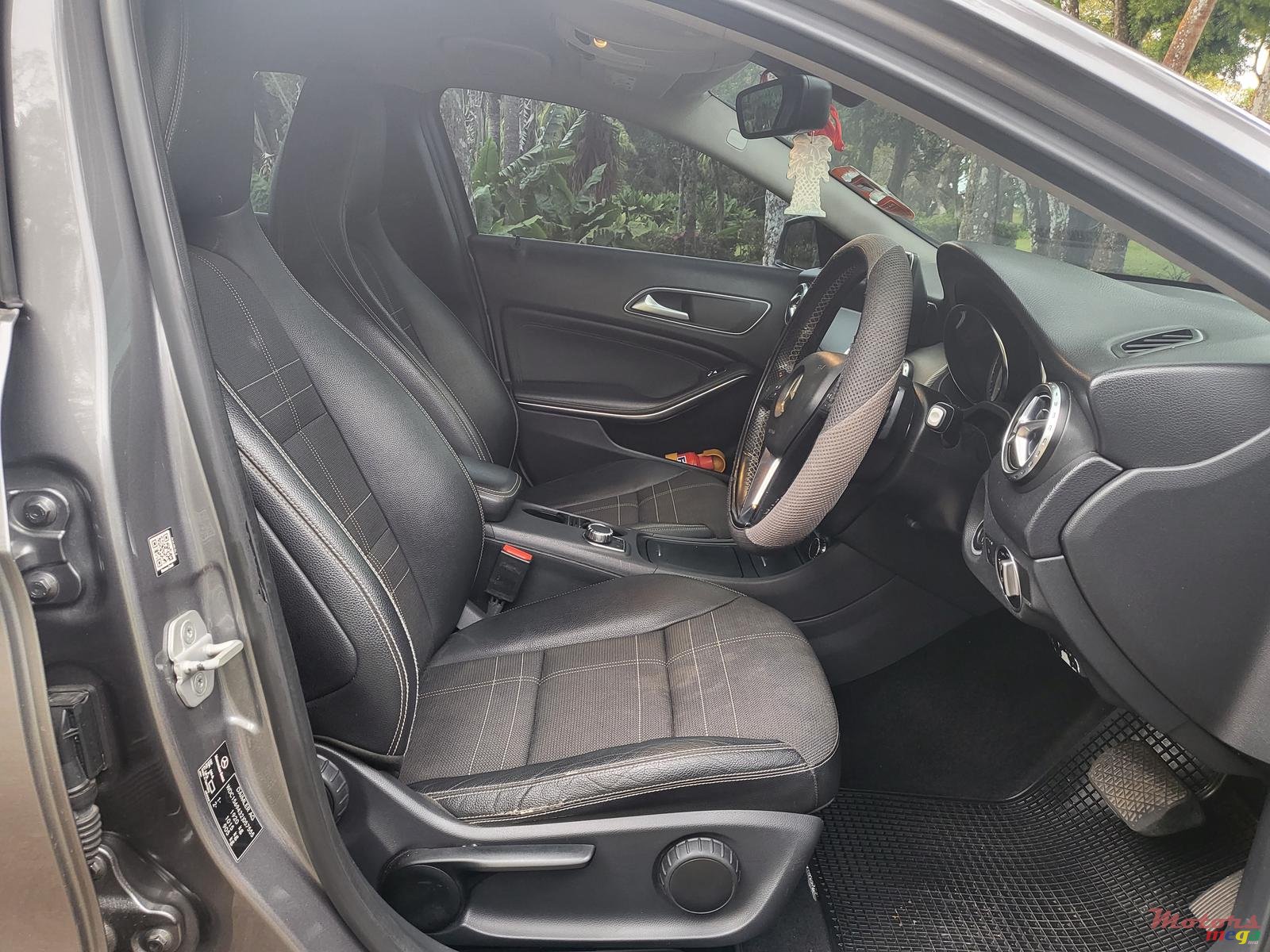 2015' Mercedes-Benz GLA-Class photo #2