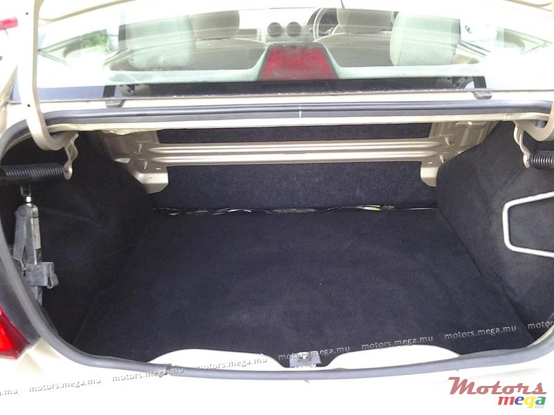 2008' Renault Logan photo #5