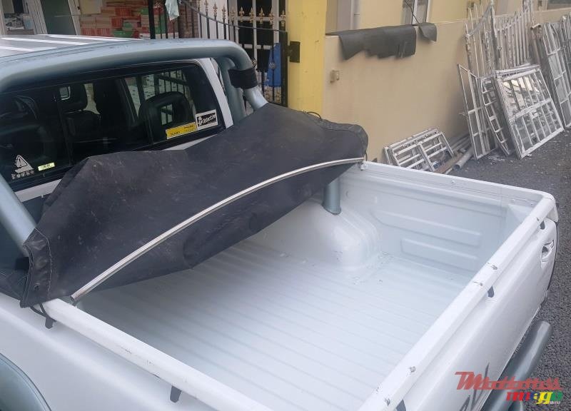 2004' Isuzu photo #6