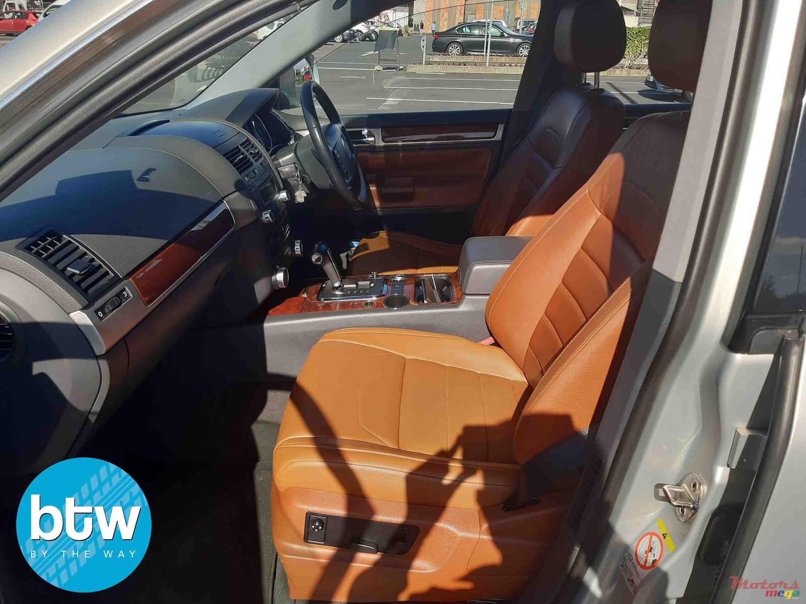 2007' Volkswagen Touareg photo #3