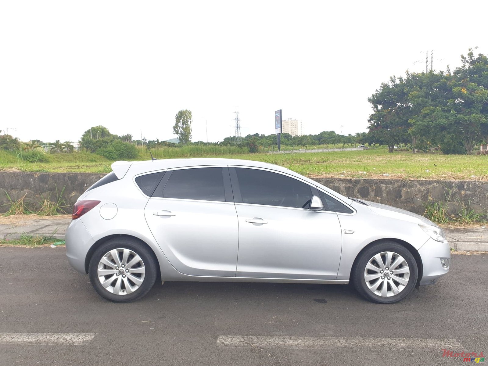 2012' Opel Astra 1.4 Turbo photo #5