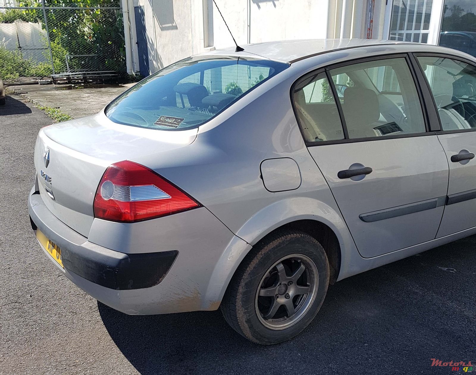 2004' Renault Megane photo #2
