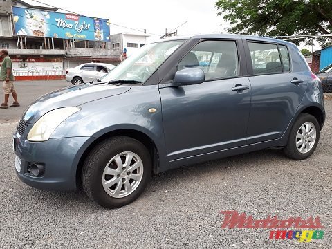 2009' Suzuki Swift photo #4