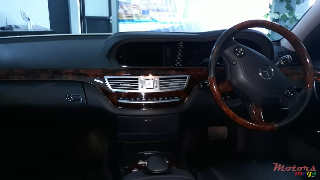 2009' Mercedes-Benz S 320 photo #6