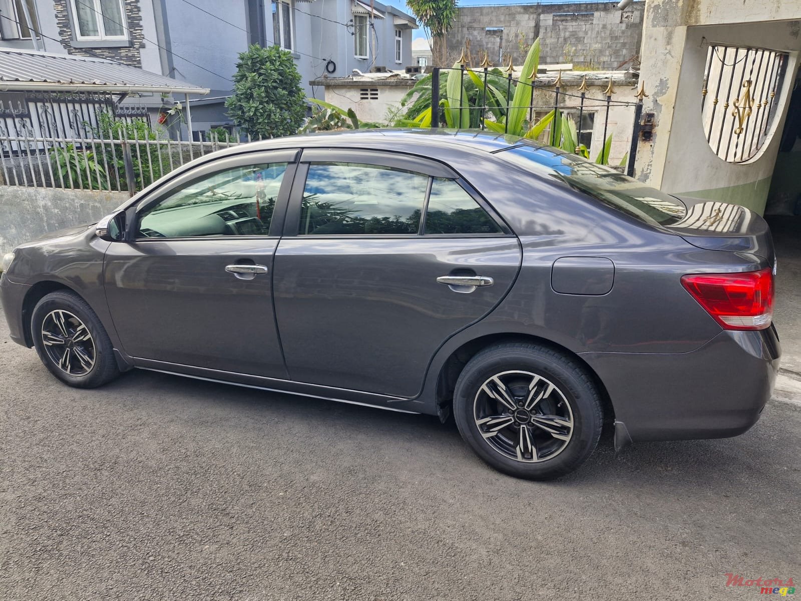 2015' Toyota Allion photo #3