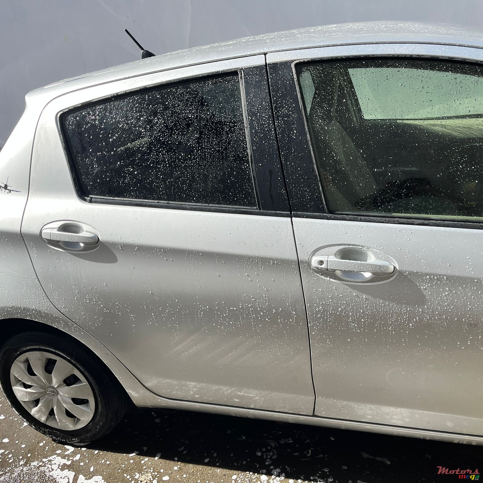2014' Toyota Vitz photo #1