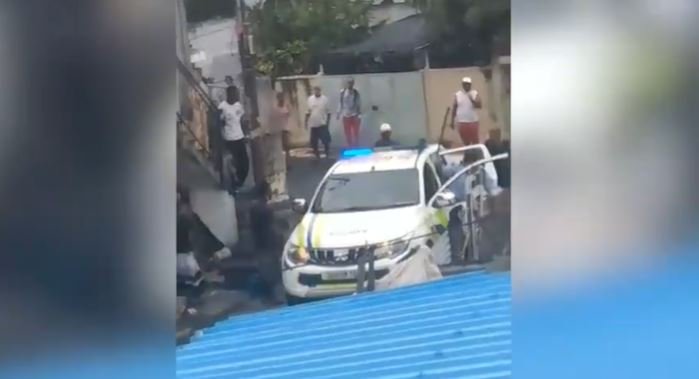 Brutalité policière: «J’ai agi pour qu’il n’y ait pas d’autres blessés», dit le policier