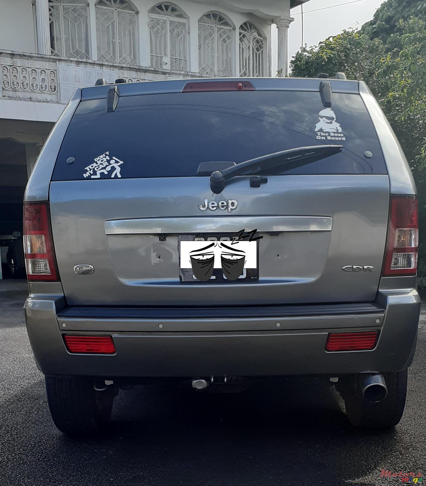 2009' Jeep Grand Cherokee photo #3