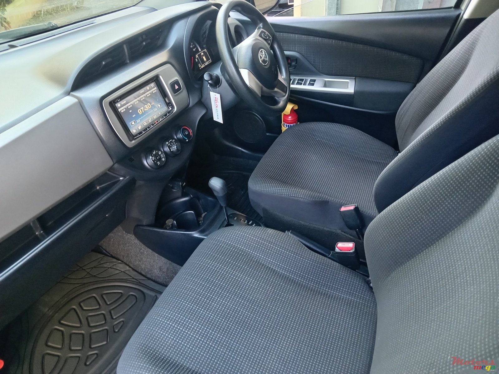 2015' Toyota Vitz 1320cc photo #3