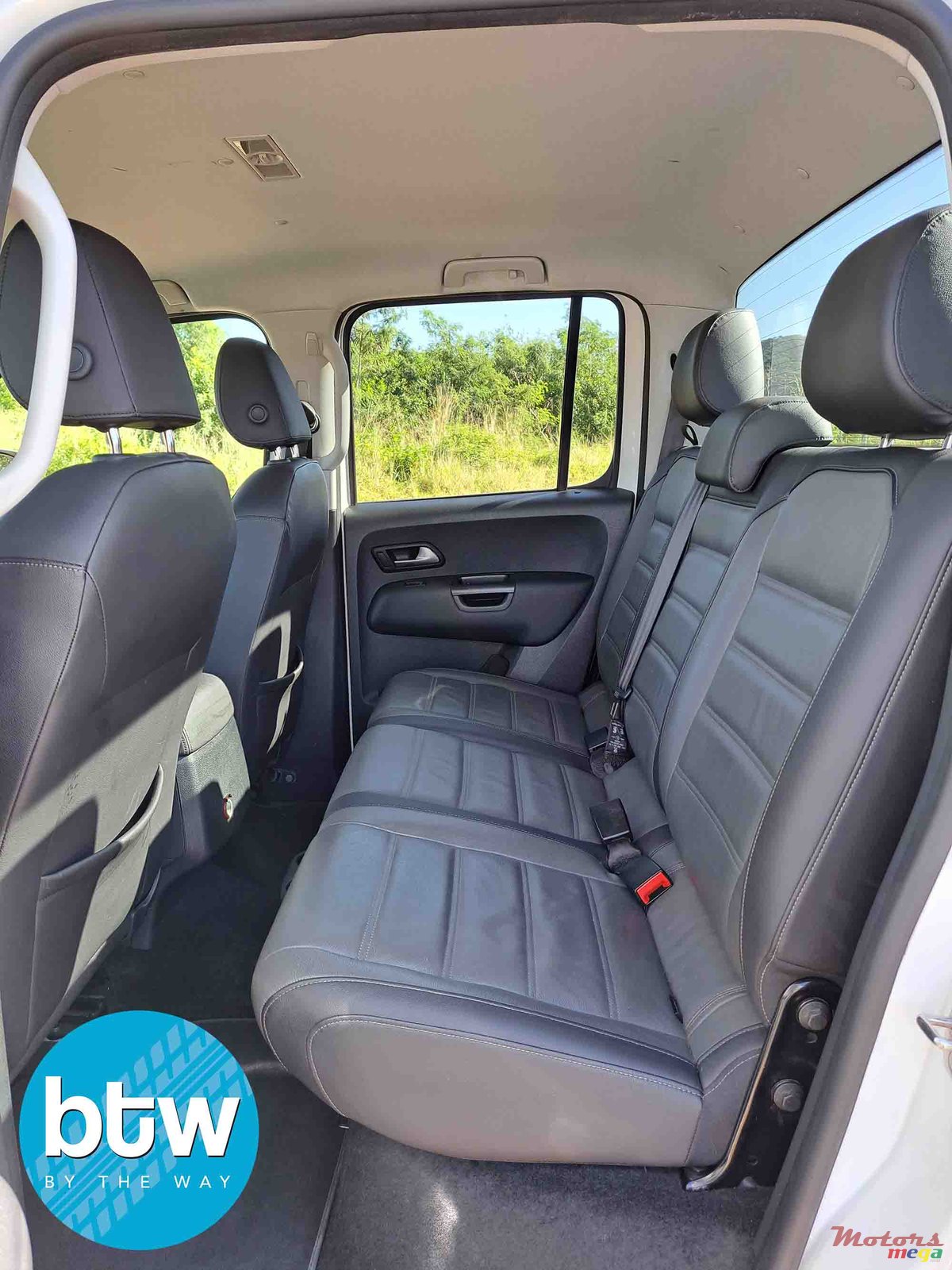 2018' Volkswagen Amarok photo #4