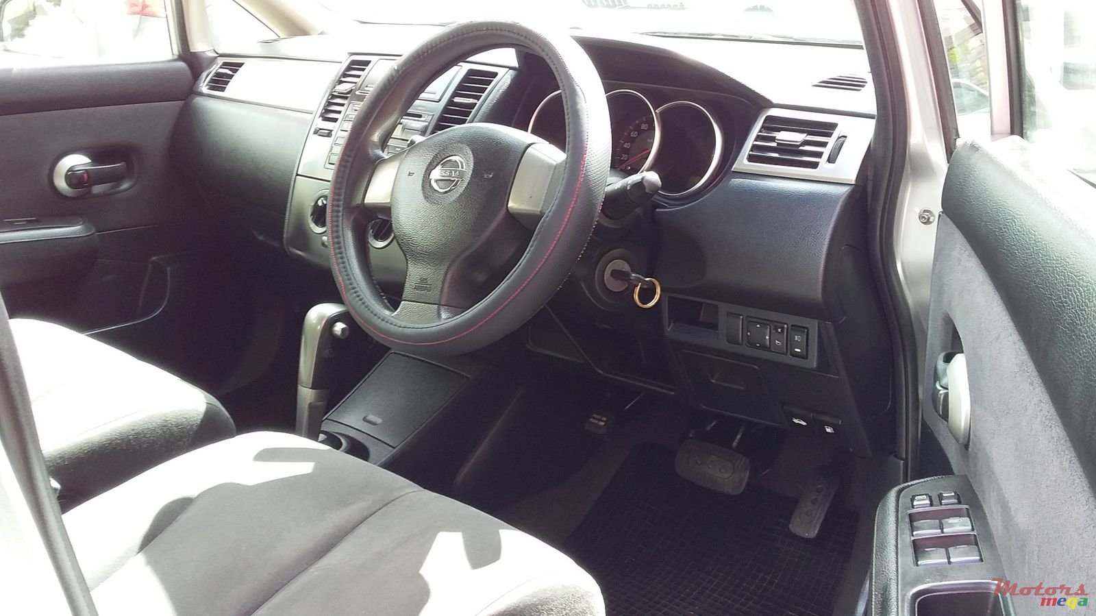 2005' Nissan Tiida photo #3