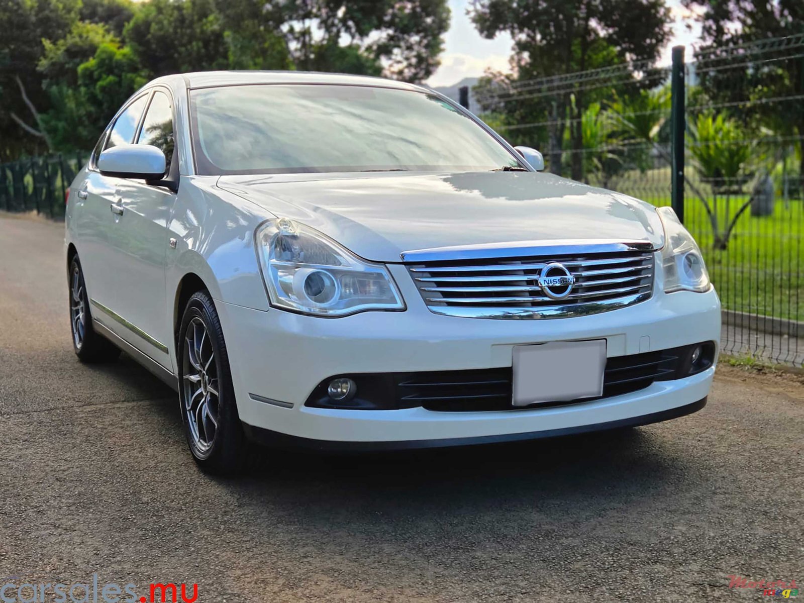 2010' Nissan Bluebird Sylphy 1.5 photo #2