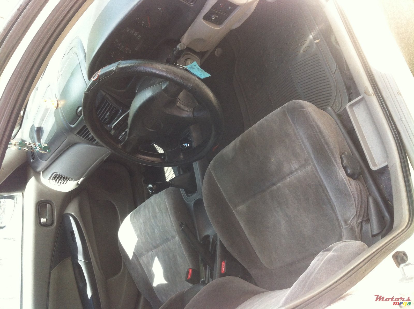 2000' Nissan Sunny photo #3