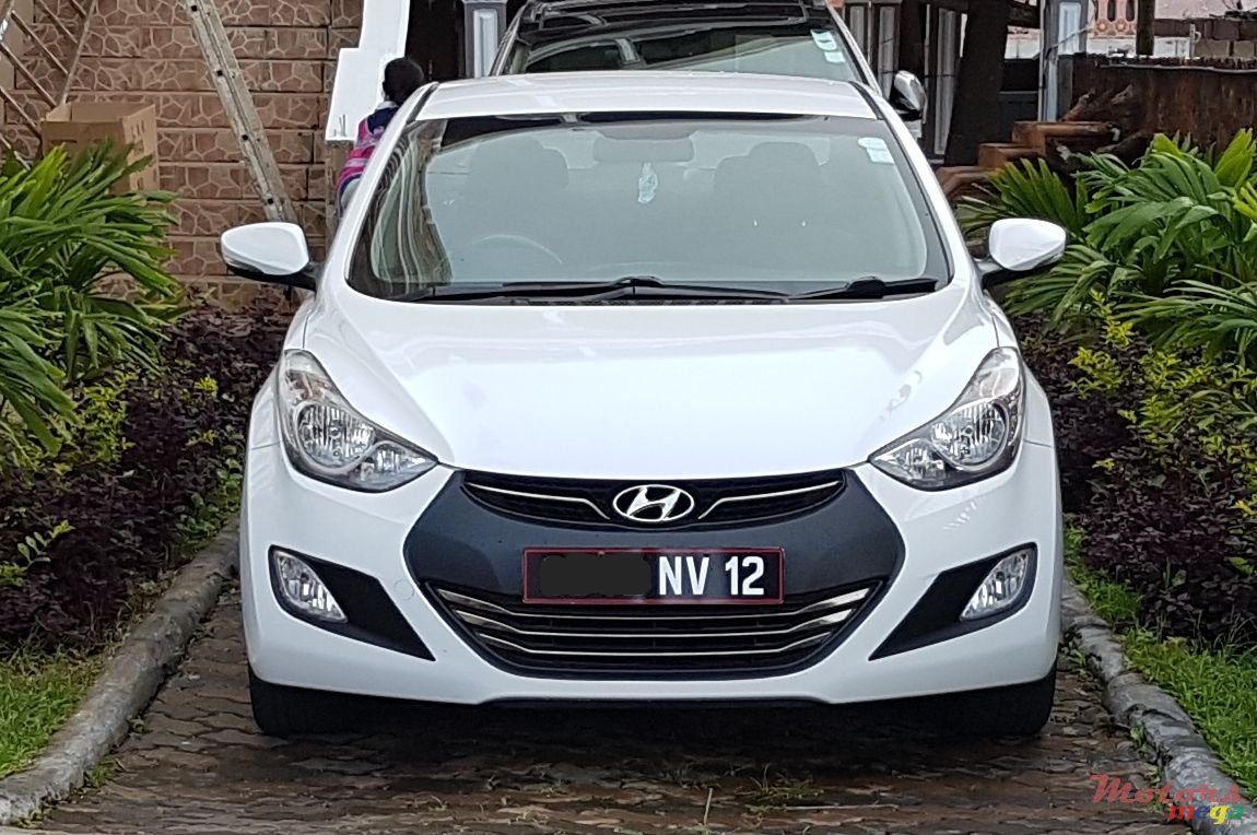 2012' Hyundai Elantra photo #1