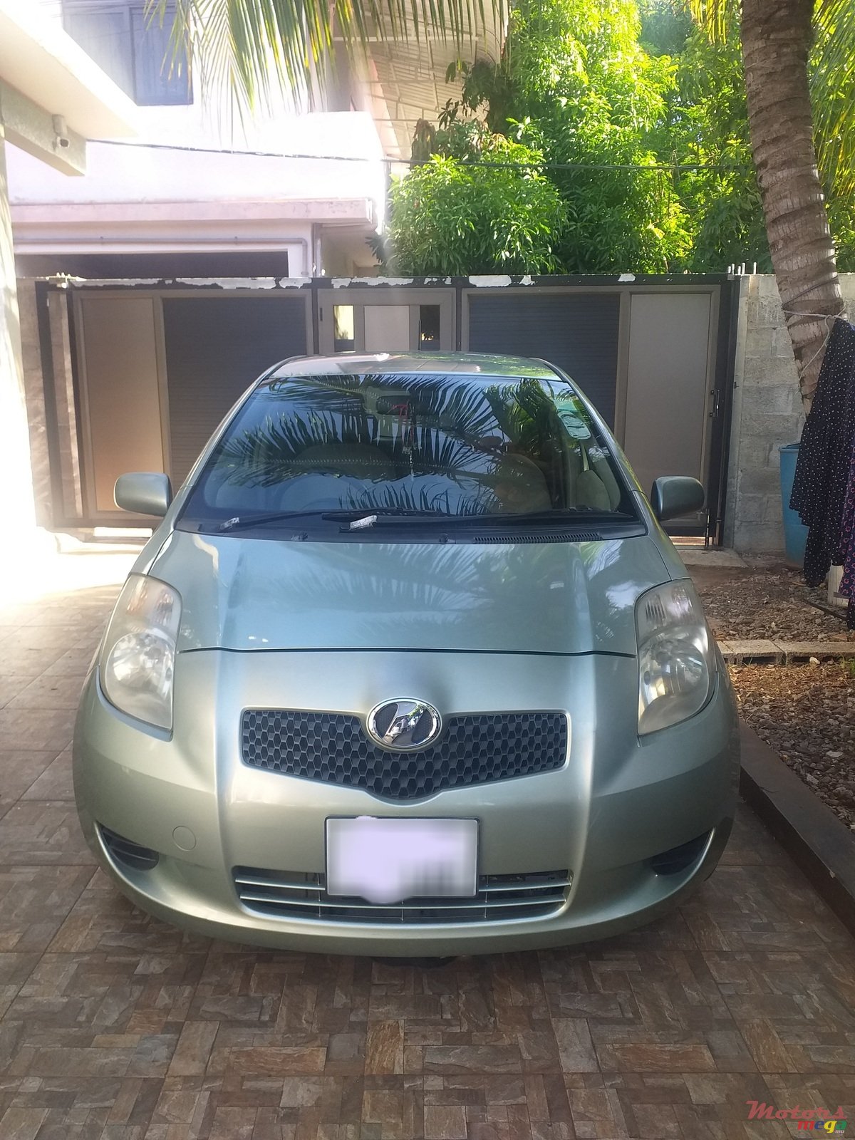 2006' Toyota Vitz photo #1