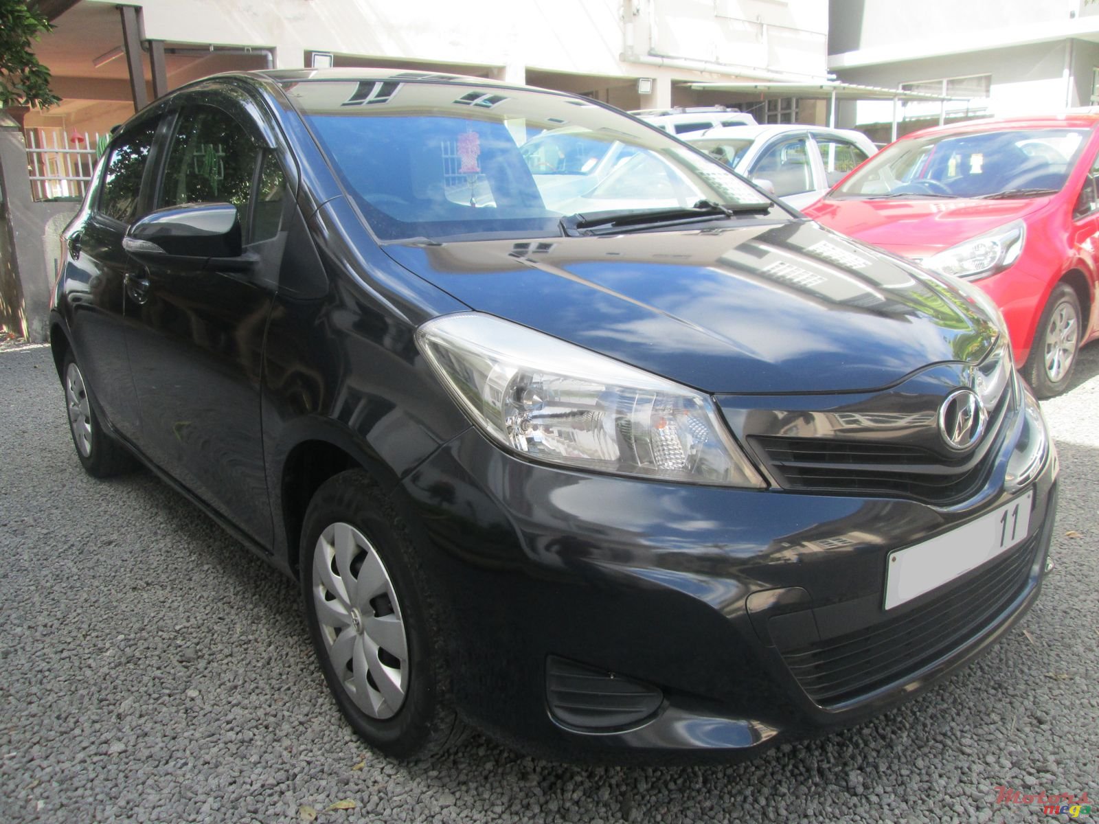 2011' Toyota Vitz photo #2