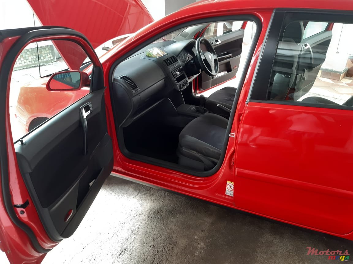 2007' Volkswagen Polo photo #4