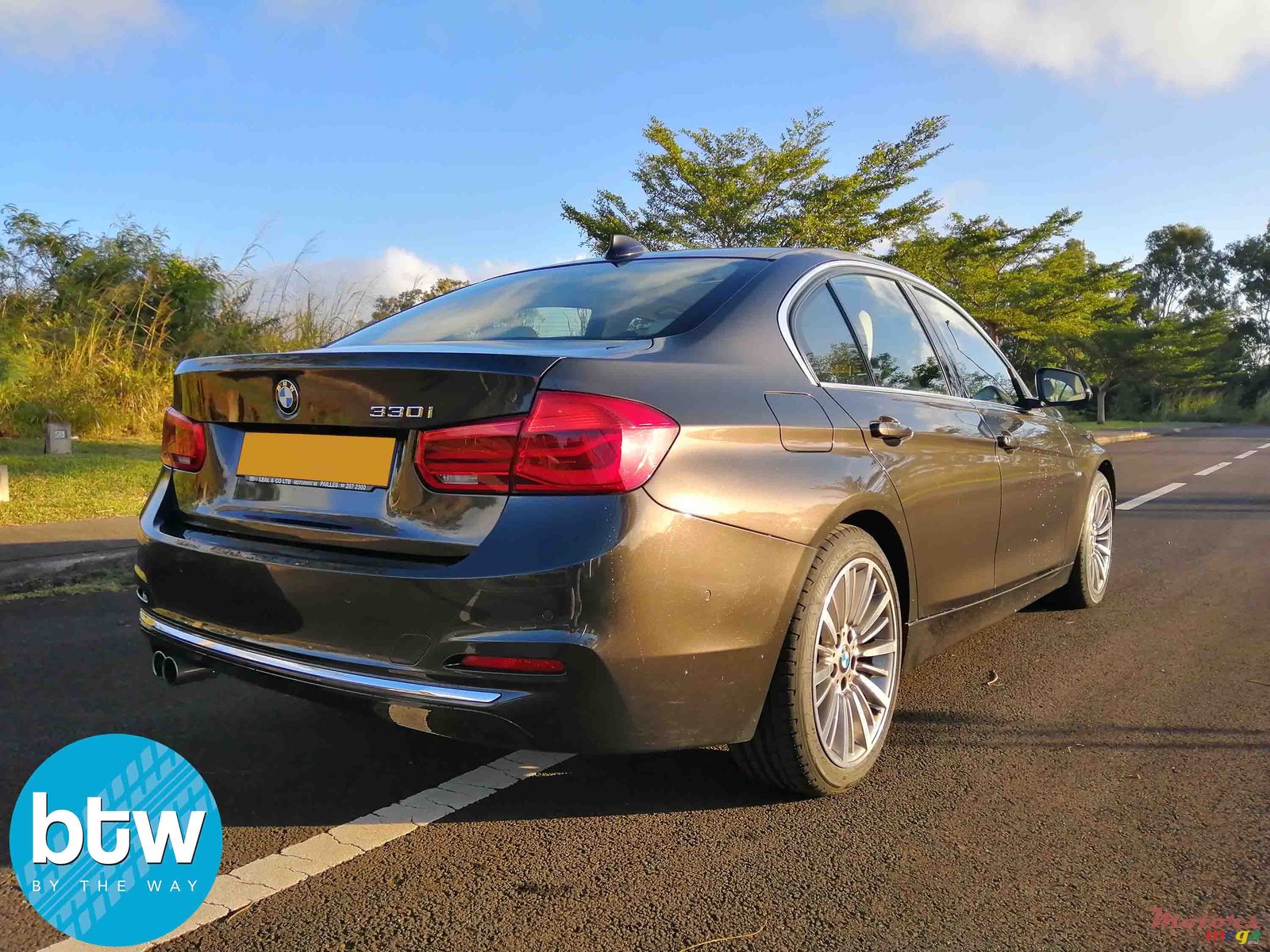 2015' BMW 3 Series 330i photo #2