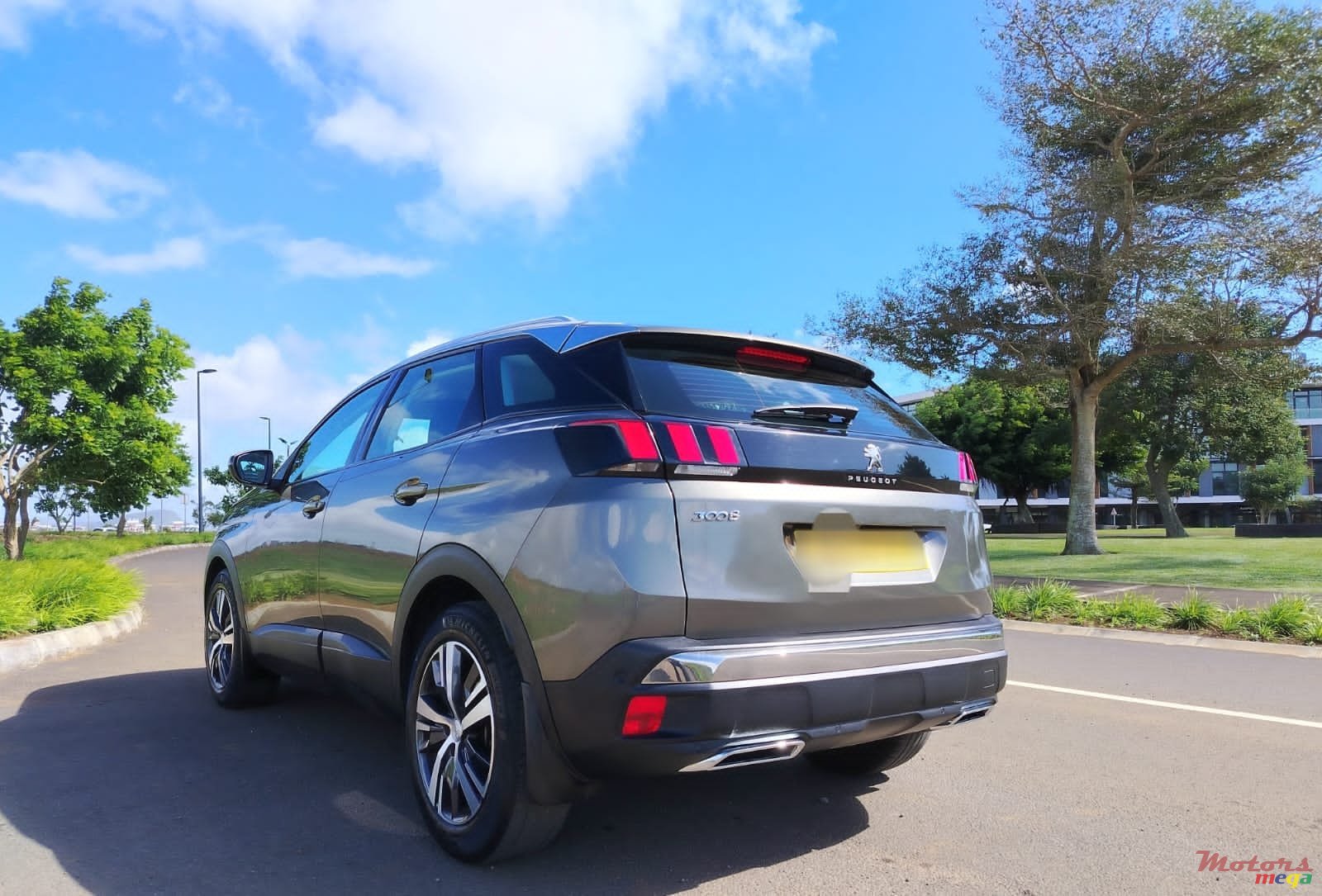 2020' Peugeot 3008 photo #3