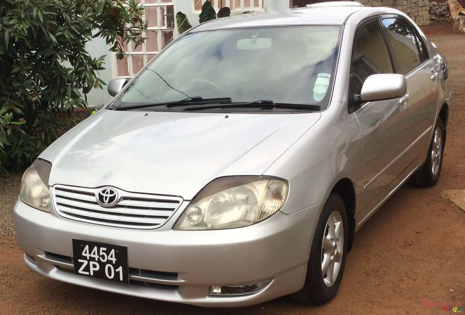 2001' Toyota Corolla NZE photo #1