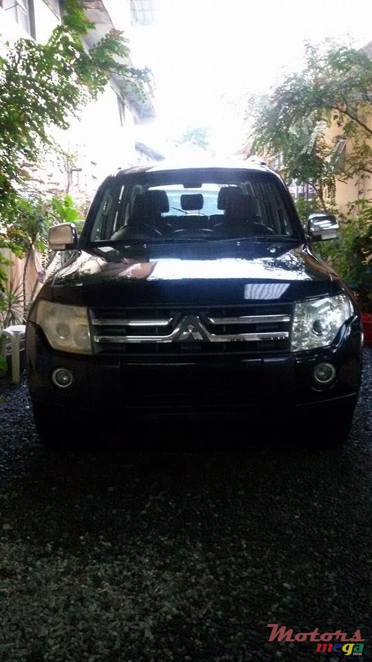 2007' Mitsubishi Pajero photo #1