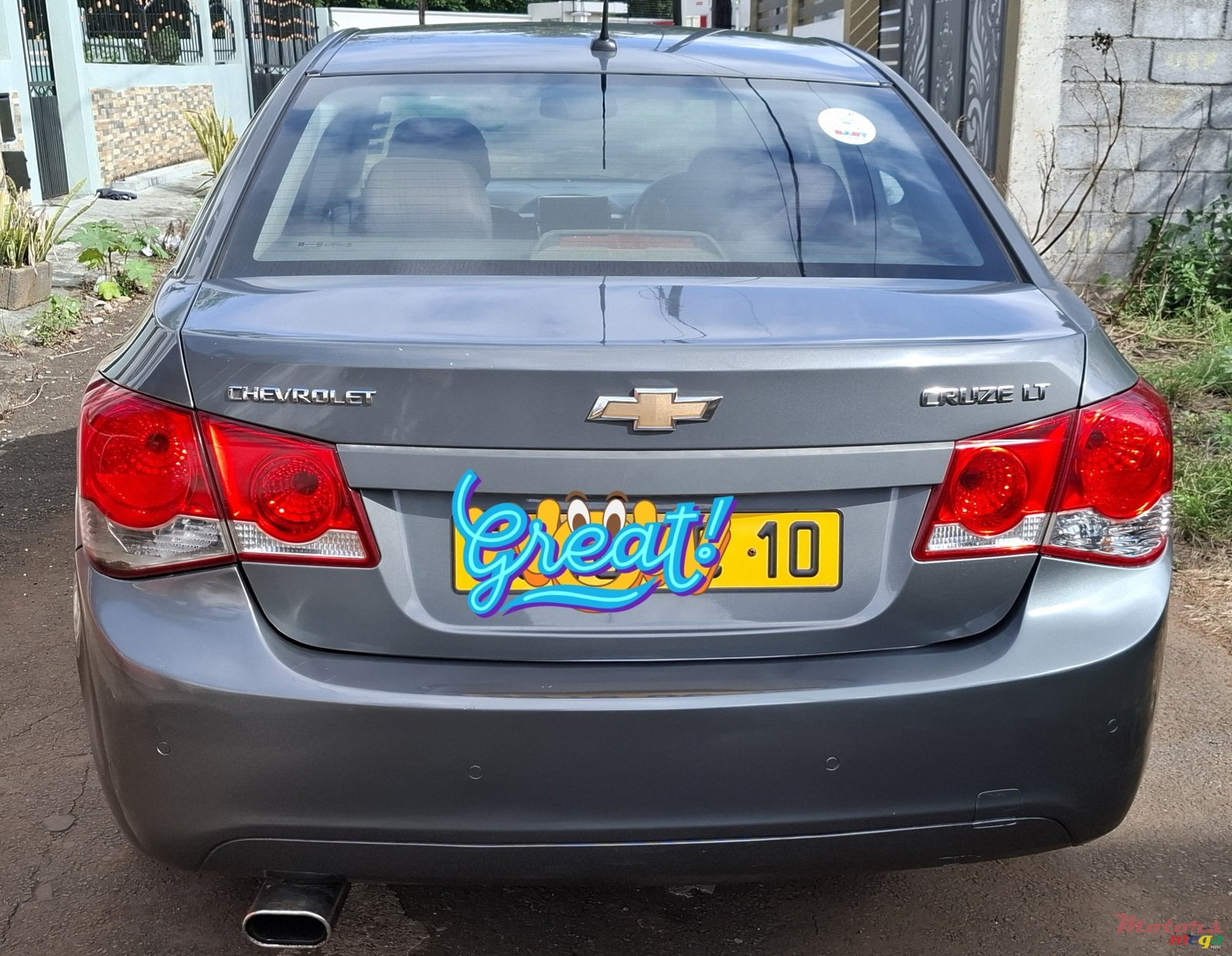 2010' Chevrolet Cruze Luxury Touring photo #3