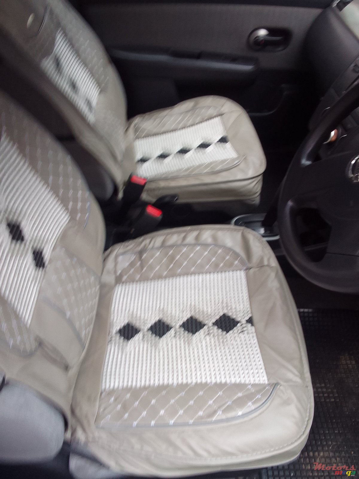 2010' Nissan Tiida photo #4