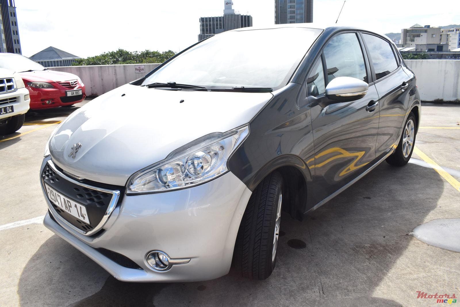 2014' Peugeot 208 HDI 1.4 automatique photo #2