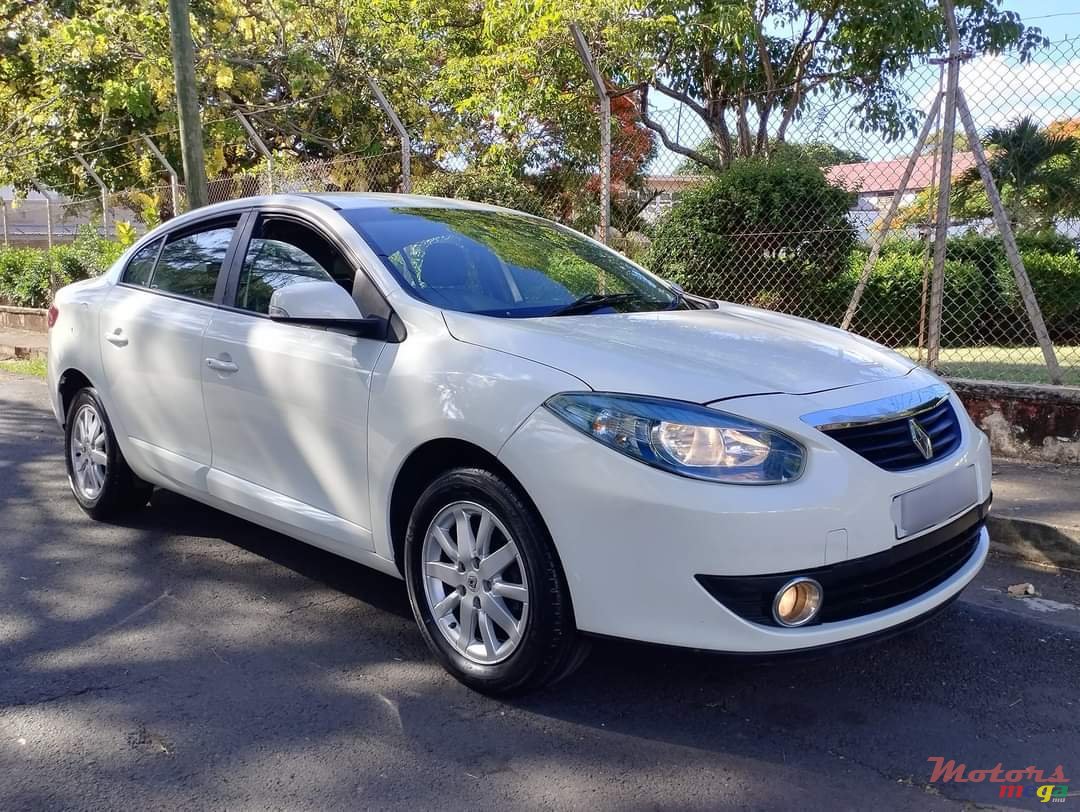 2011' Renault Fluence photo #1